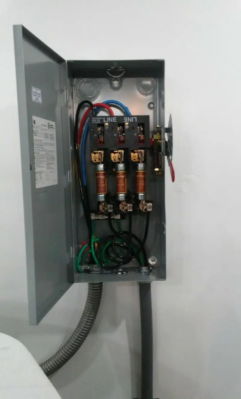 Three-phase disconnect switch installed for Smoke Detector Installation in Wildewood